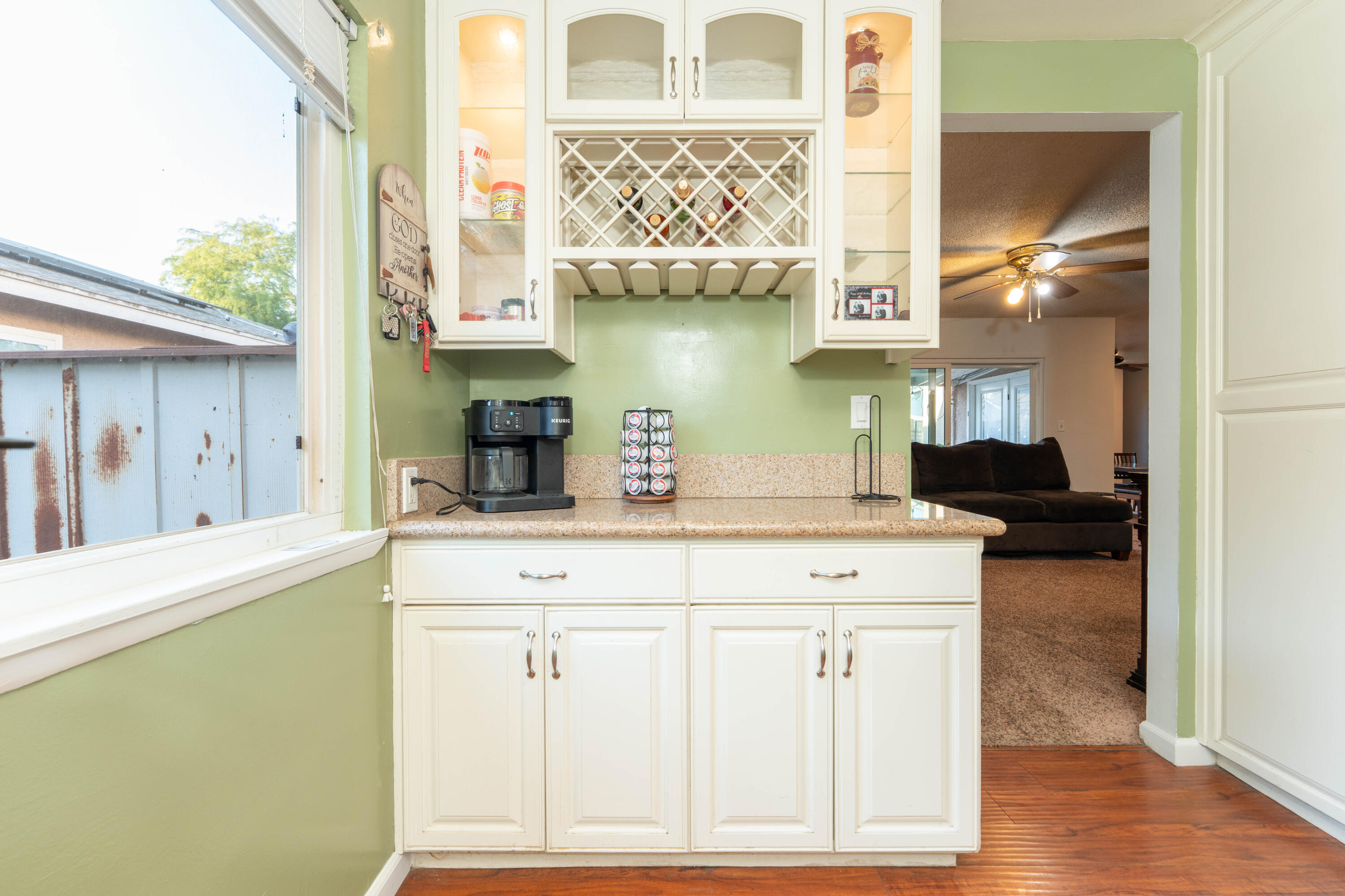 1574 Bluejay Cir, Hanford, CA 93230