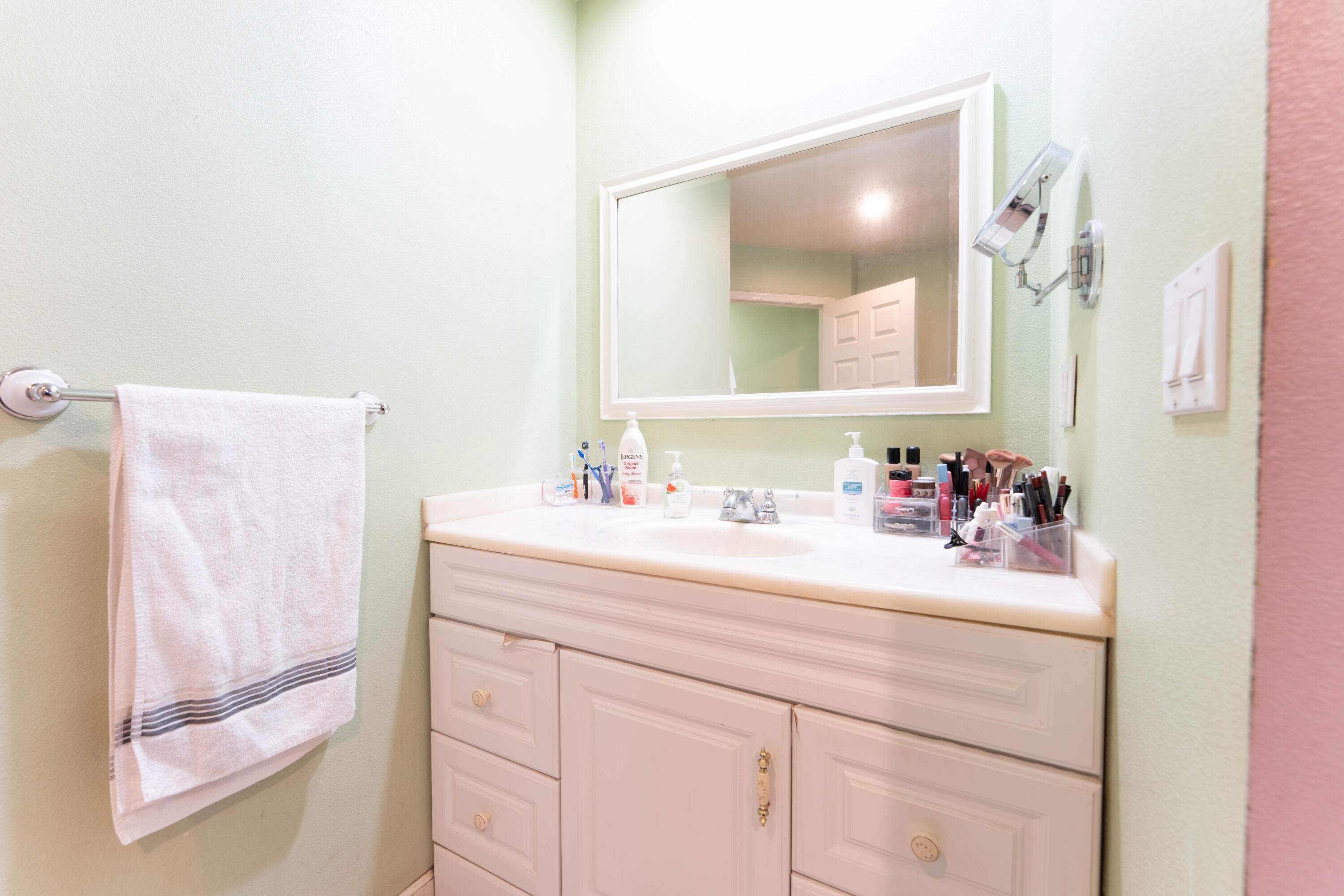 1574 Bluejay Cir, Hanford, CA 93230