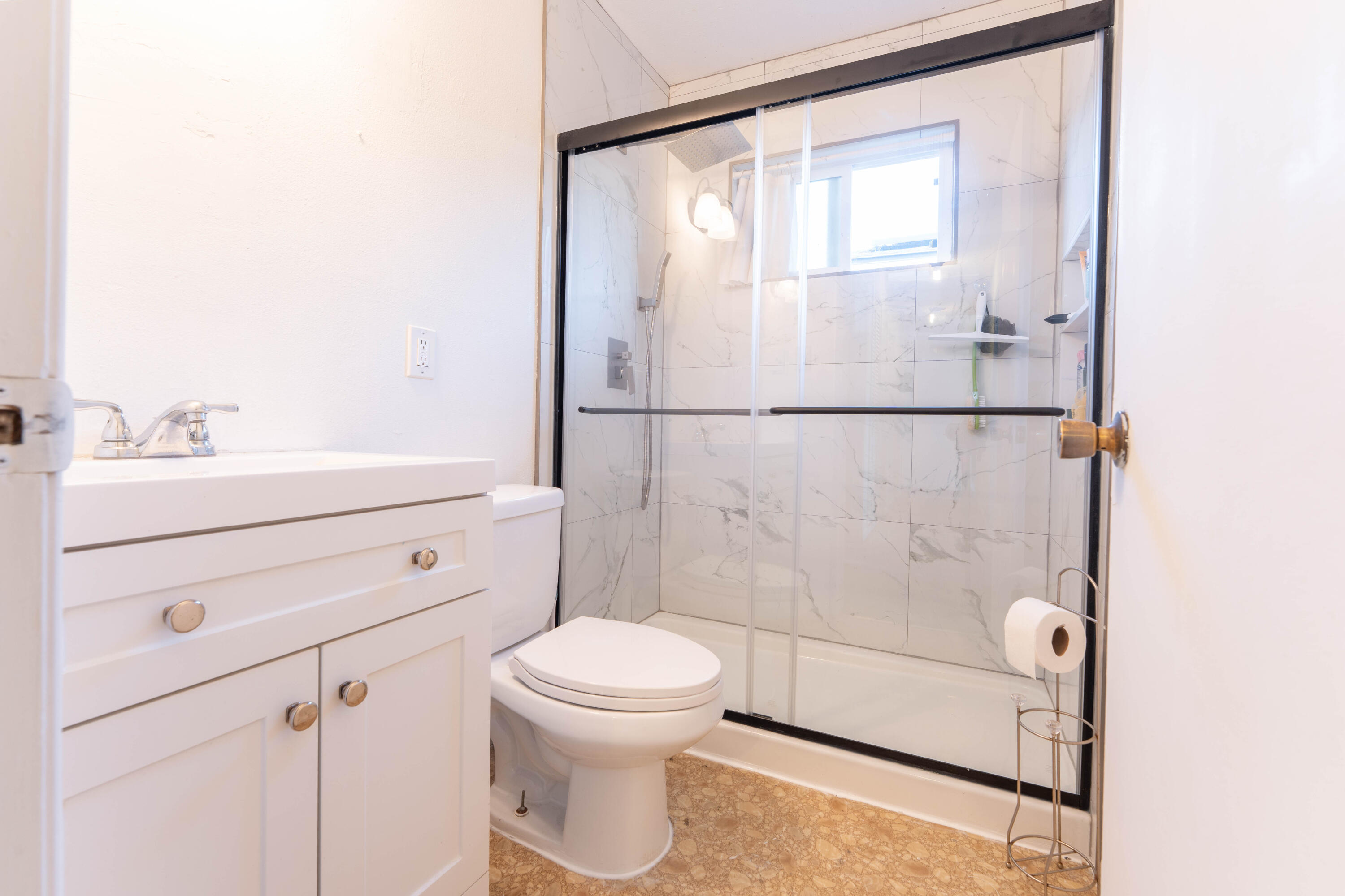 1574 Bluejay Cir, Hanford, CA 93230