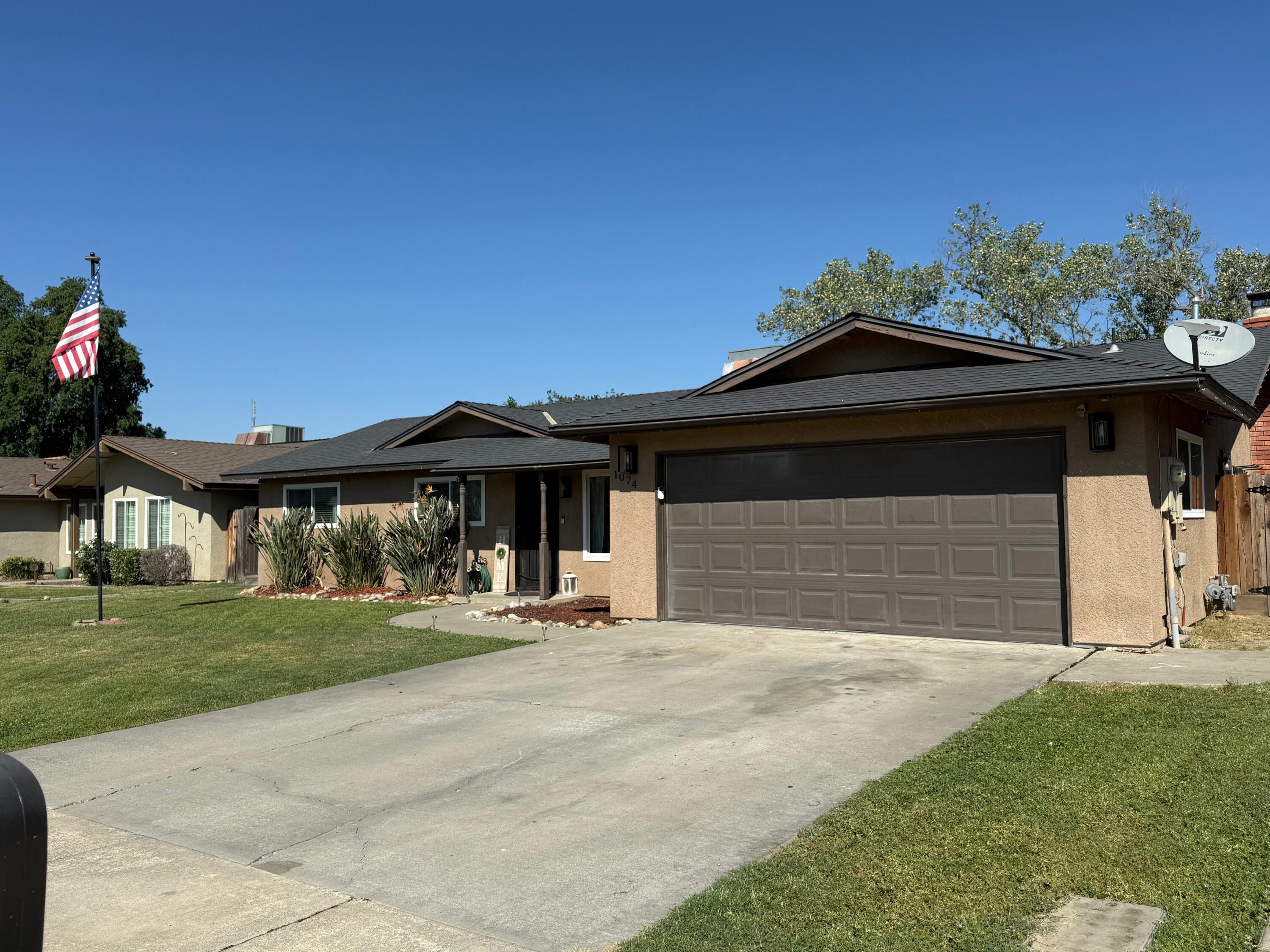 1074 Raymond Rd, Hanford, CA 93230