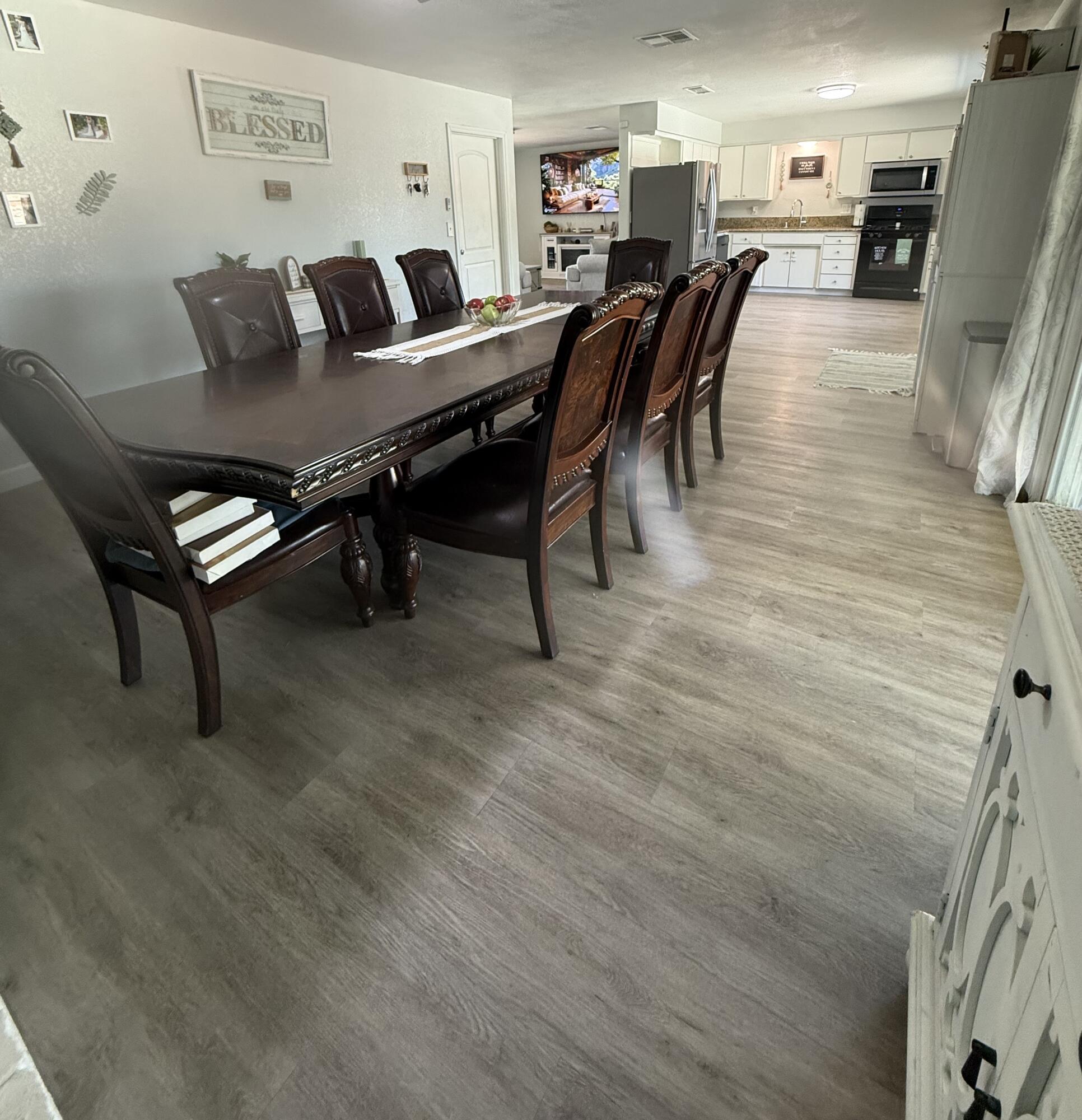 1074 Raymond Rd, Hanford, CA 93230