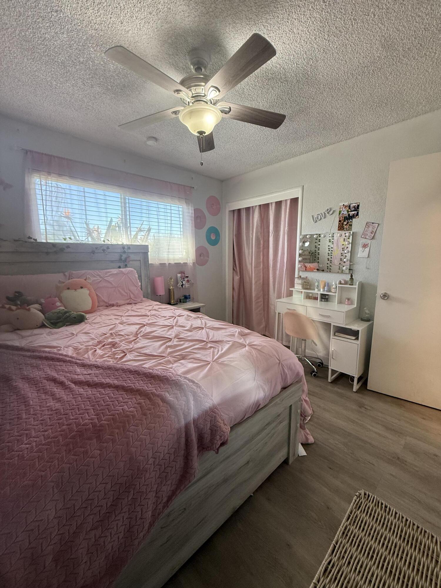 1074 Raymond Rd, Hanford, CA 93230