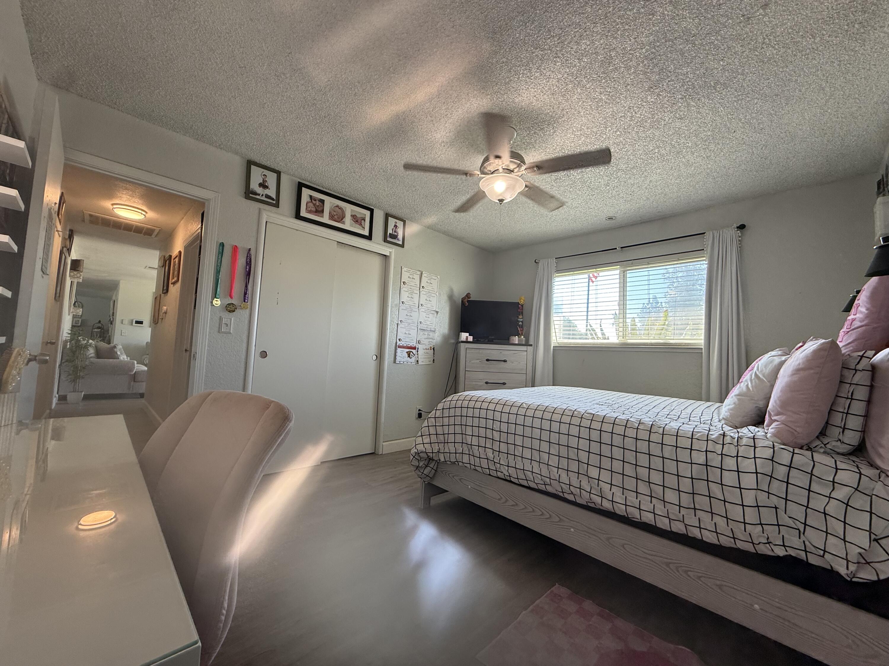 1074 Raymond Rd, Hanford, CA 93230