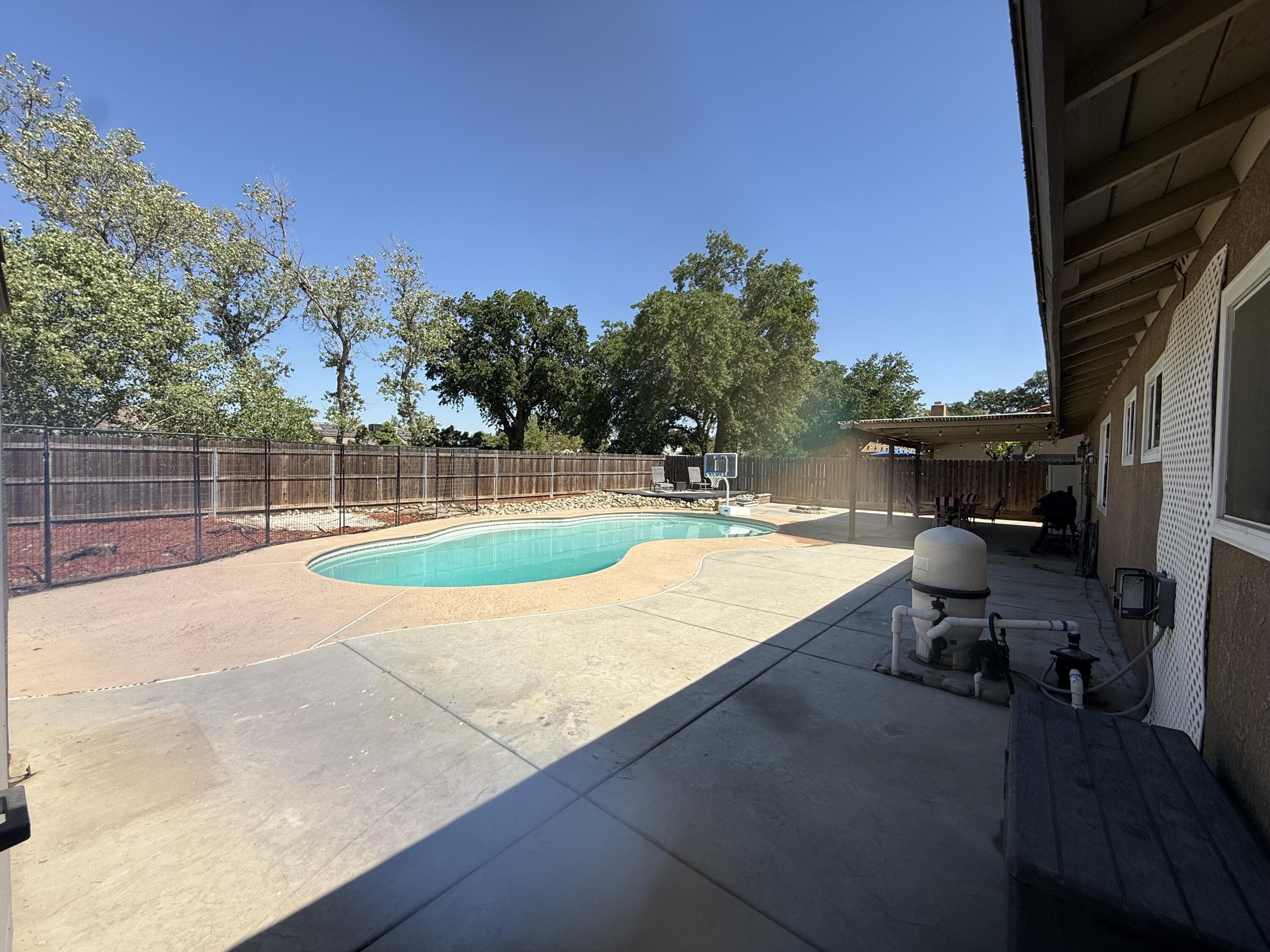 1074 Raymond Rd, Hanford, CA 93230