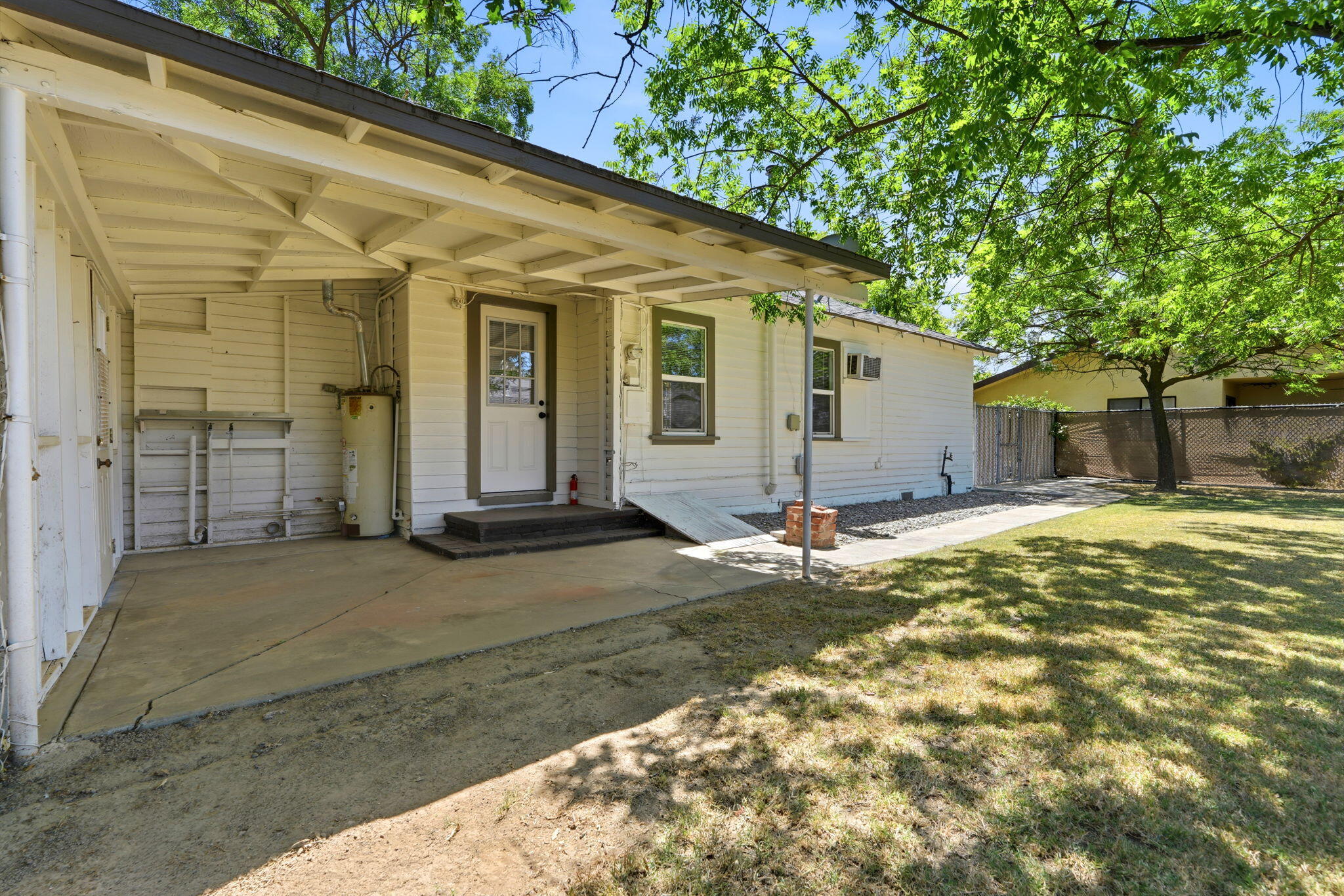 1730 Mckinley Ave, Hanford, CA 93230